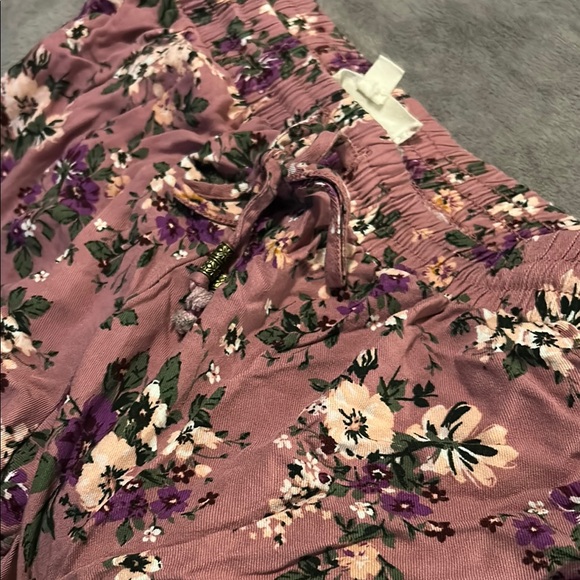 Pink Republic Floral Patterned Shorts - Picture 4 of 4